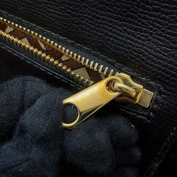 Burberry Tote Bag Embossed Monogram Morph Bag Black - Picture 6 of 9